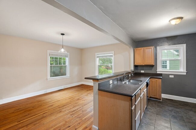 Building Photo - Beautiful Home in Trinity Park
