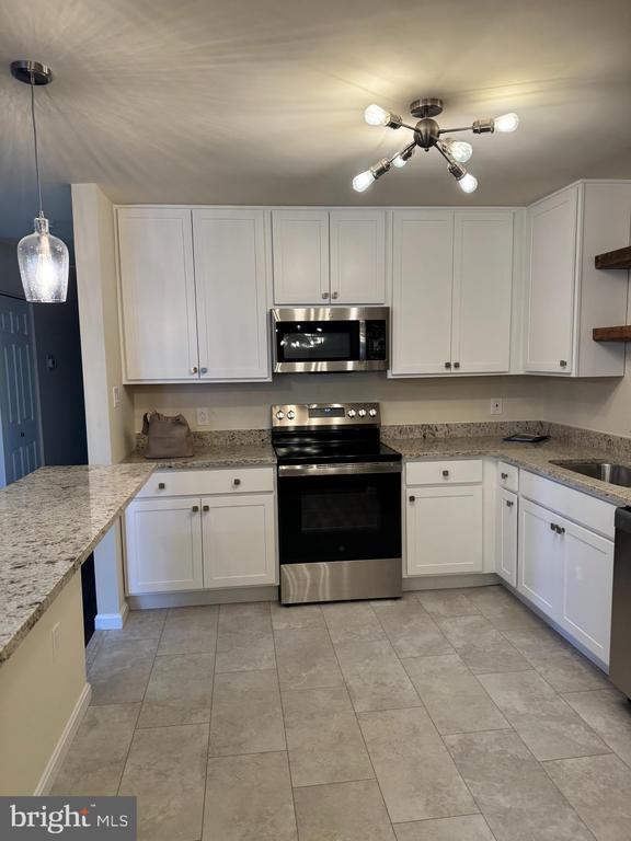 Building Photo - 168 VALLEY GREENE Cir