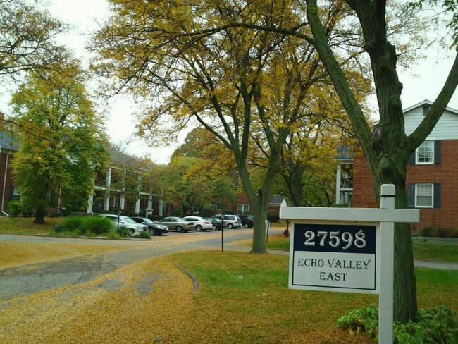 Primary Photo - 27598 Echo Valley W