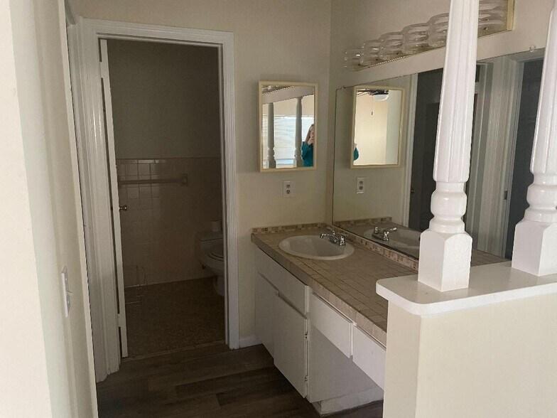 Master Bath - 1431 Flagler Blvd