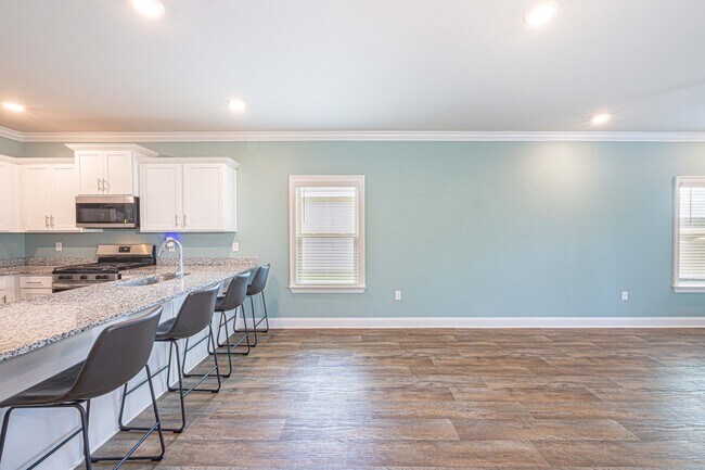 Building Photo - 32667 Revere Dr