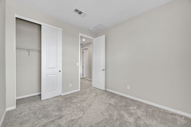 Building Photo - Summerlin gated community 4 bedroom 3 baths