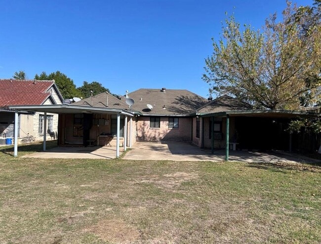 Building Photo - 509 Bowser St