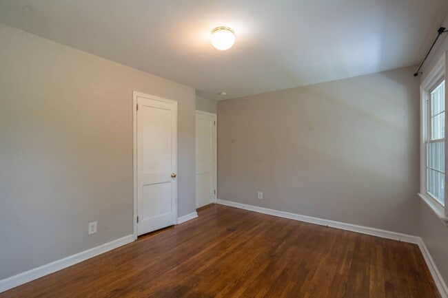 Building Photo - Beautiful 3 bed and 1 bath house in Johnso...
