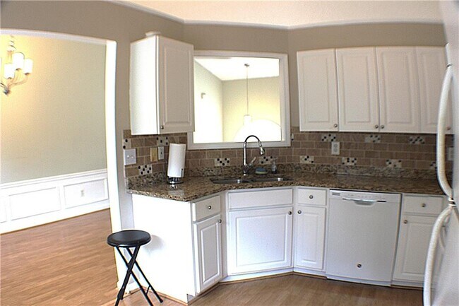 Building Photo - 437 Darter Dr NW