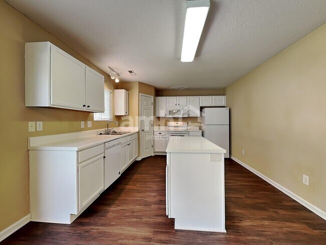 Building Photo - 836 Stockport Way