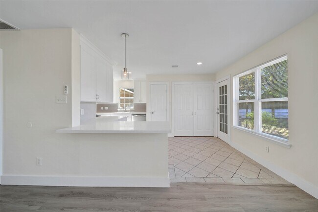 Building Photo - 5303 Bay Pines Dr