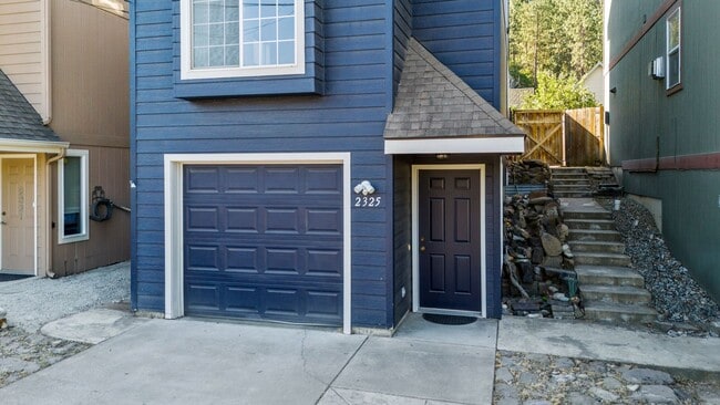 Building Photo - Downtown / Peaceful Valley 2 Bed 2 Bath ho...