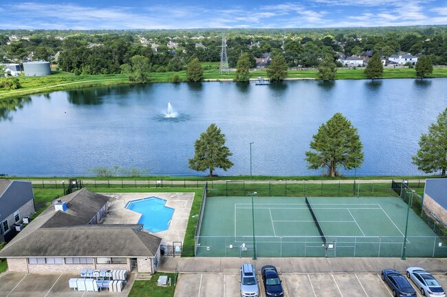 Building Photo - 3815-3815 Dock View Ln