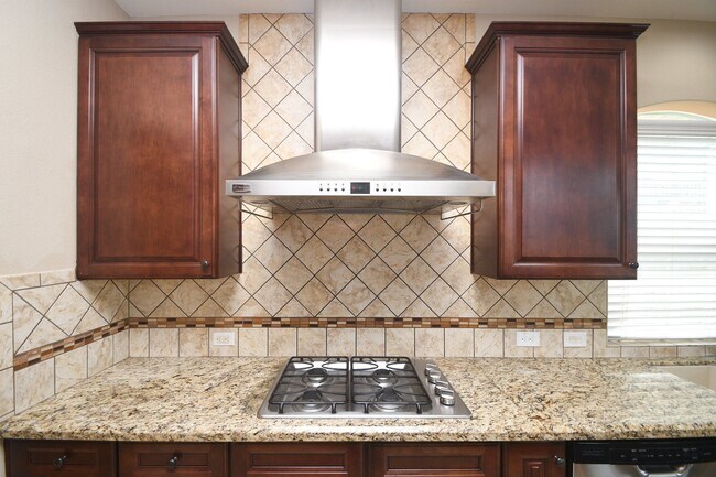 Building Photo - 606 Whitney Oaks Ln
