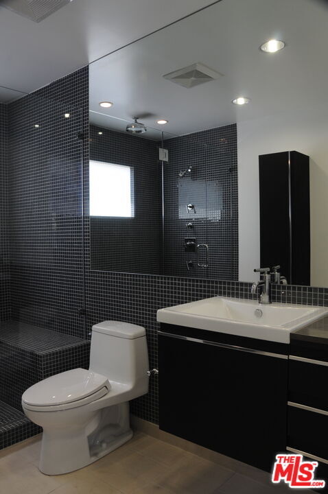 Building Photo - 1418 N Poinsettia Pl