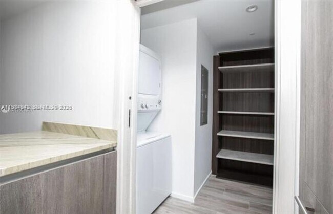 Building Photo - 801 S Miami Ave