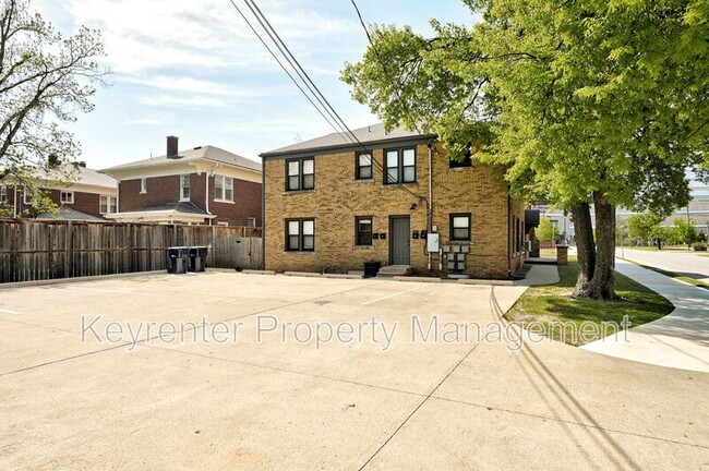 Building Photo - 701 NE 14th St