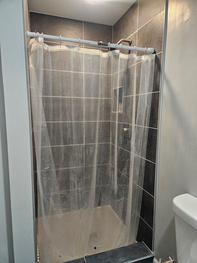 Building Photo - 3 bedroom 2 bath home