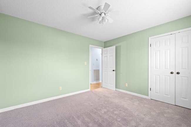 Building Photo - Pet Friendly Three Bedroom!