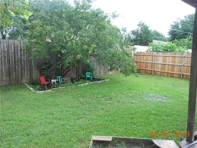 Building Photo - 1710 Foxfire Dr
