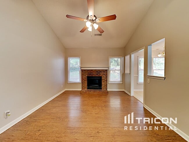 Building Photo - 1619 Highland Ct