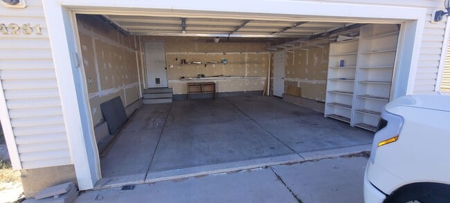 Building Photo - Charming home