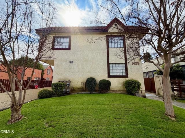 Building Photo - 1425 Bank St