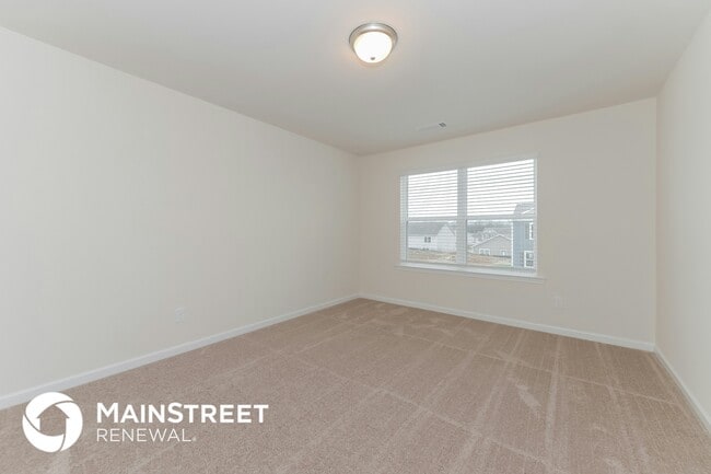 Building Photo - 2714 Swarm Ct