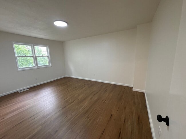 Building Photo - Lakeview Drive