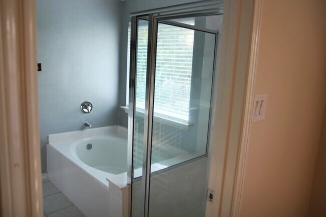 Building Photo - 142 N Camellia Grove Cir