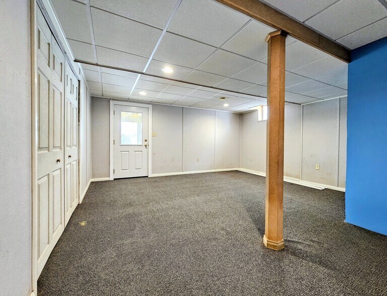 Building Photo - 42 Beverly Dr