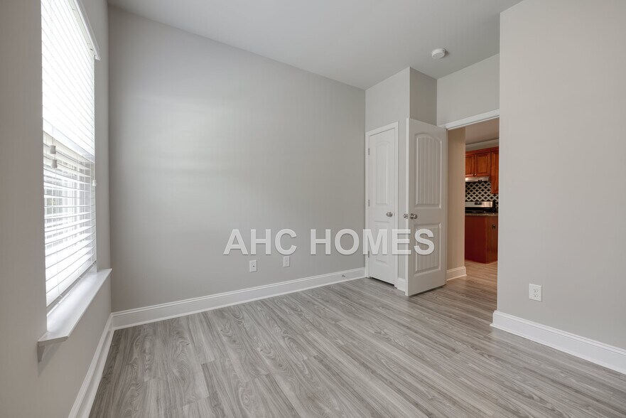 Building Photo - 2297 Shady Dr