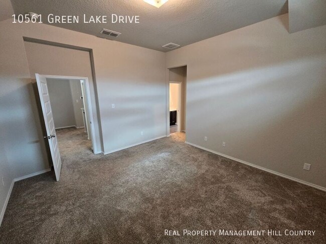 Building Photo - 10561 Grn Lk Dr
