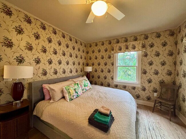 Building Photo - 519 28th St