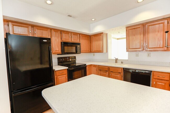 Building Photo - 200 Arabian Cir
