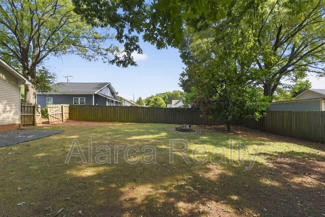 Building Photo - 207 Doster Ave