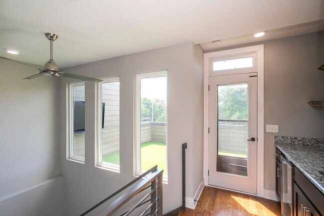 Building Photo - 1025 Dickerson Pike
