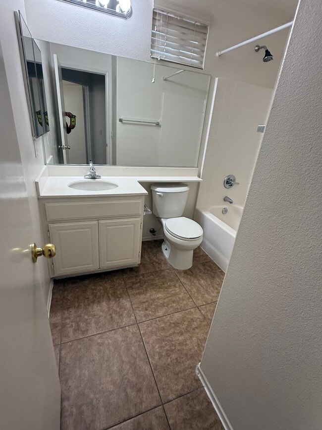 Building Photo - Brentwood Community- Centrally Located- 3 ...