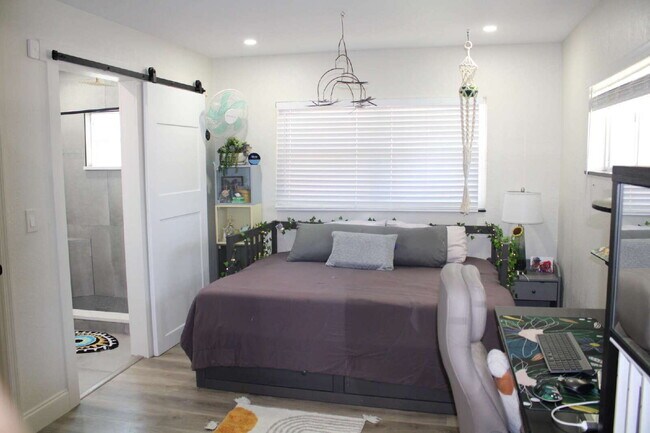 Building Photo - Coastal Elegance Awaits: Stunning 3-Bed, 3-Bath Retreat in Cocoa Beach