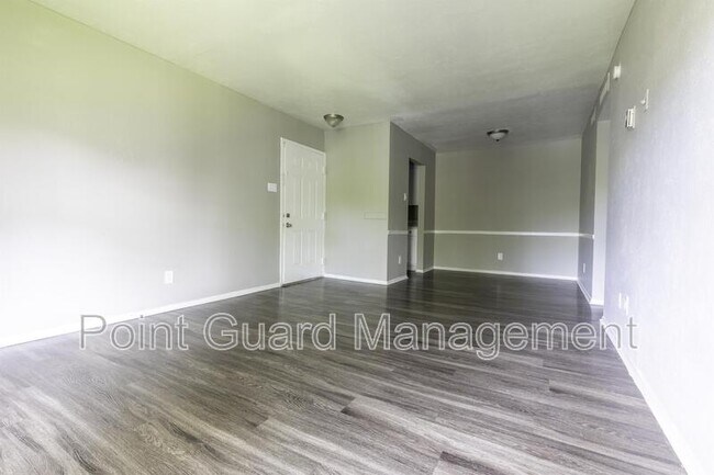 Building Photo - 4550 West Kiest Boulevard - 1034