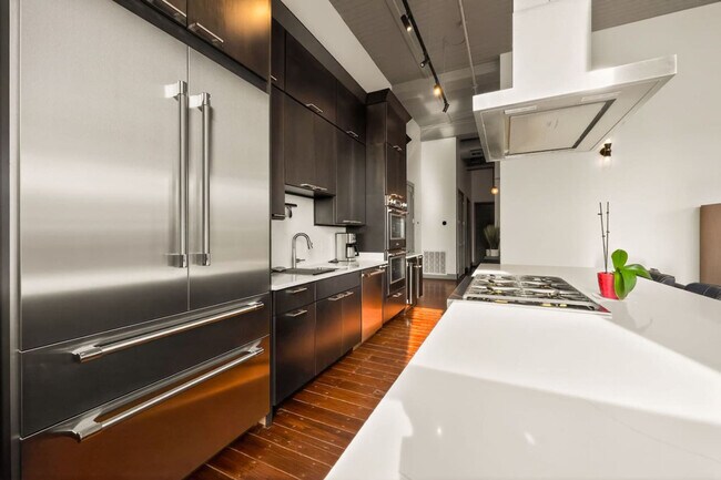 Building Photo - 21 E 15th St