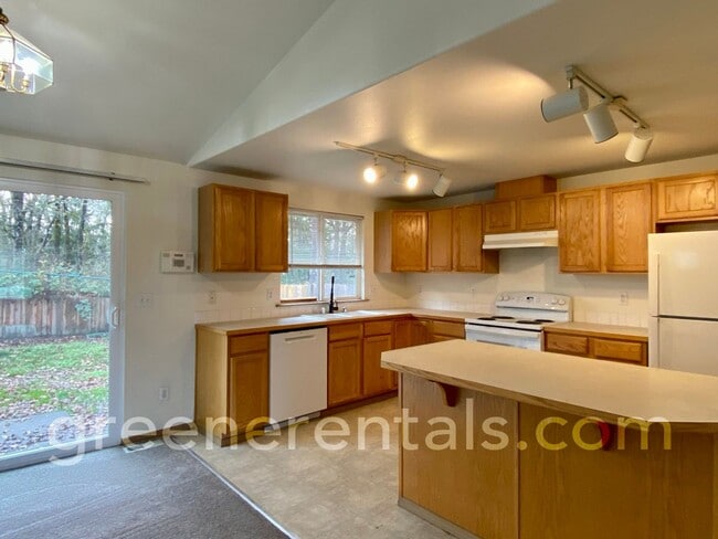 Building Photo - 3BR 2BA Townhouse Located off Steilacoom Rd