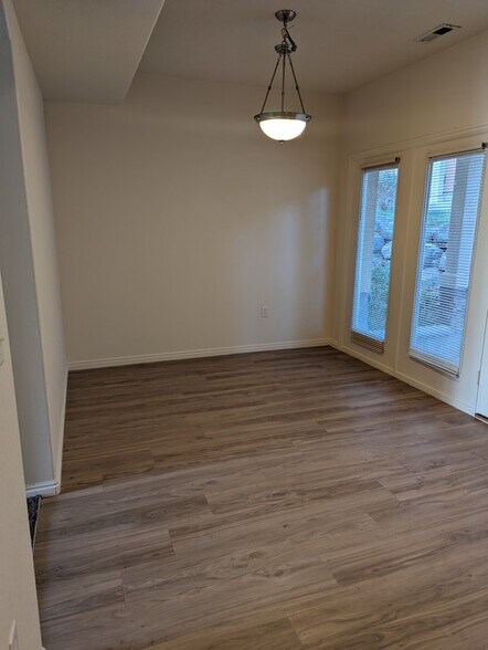 Building Photo - 5052 W Wind Rock Ln