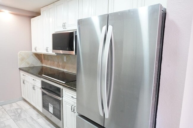 Building Photo - 10444 N 69th St