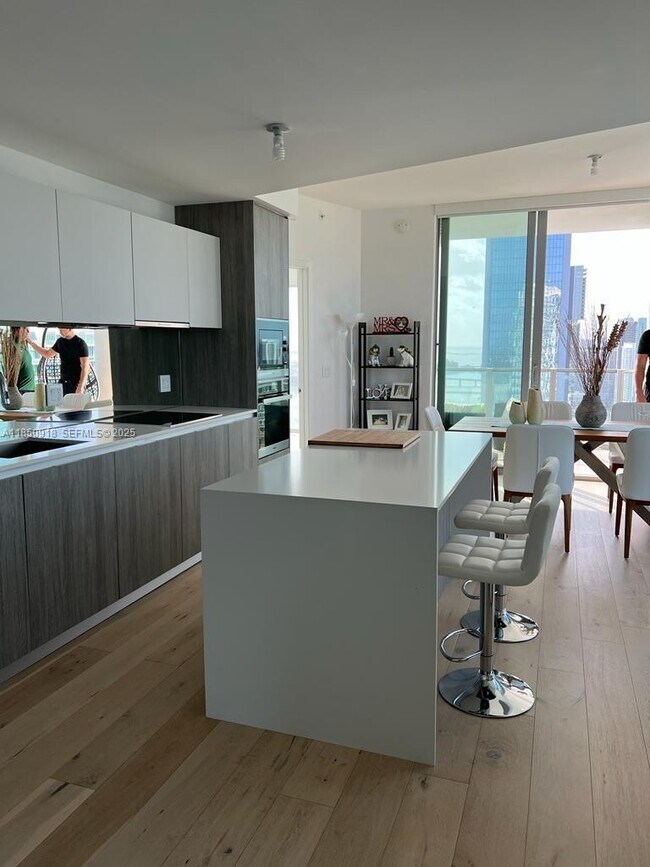 Building Photo - 2900 NE 7th Ave