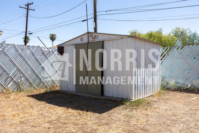 Building Photo - Cute Tranquil Home with a LARGE Backyard!