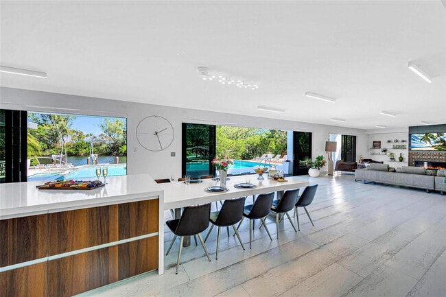 Building Photo - 1430 S Ocean Dr