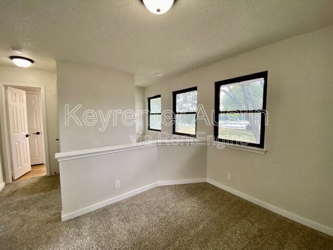 Building Photo - 410 Twin Oak Trail