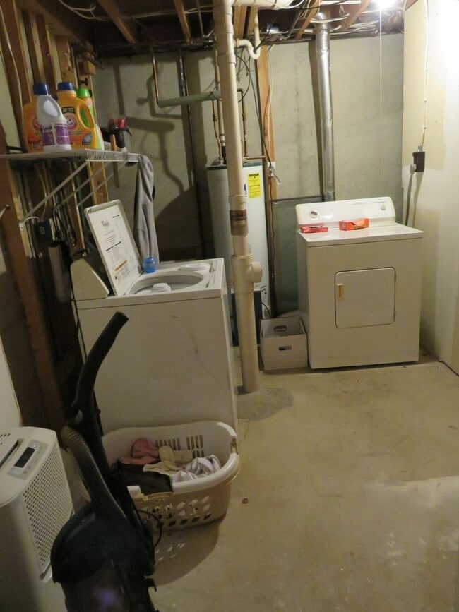 Building Photo - 1712 Chumas Dr