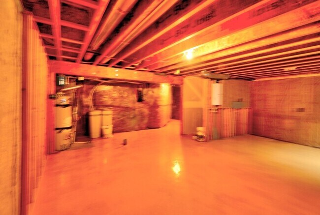 Building Photo - 7440 N Hutch Ln