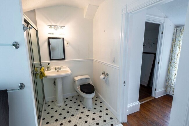 Building Photo - 74 Oakland St