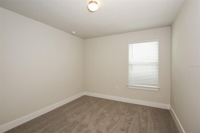 Building Photo - 812 E Voorhis Ave