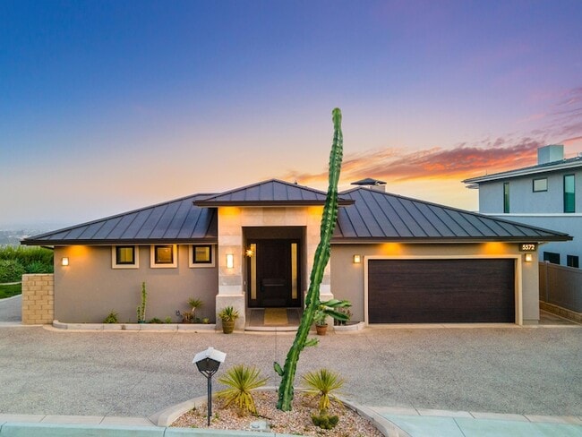 Primary Photo - 5572 Rainier St