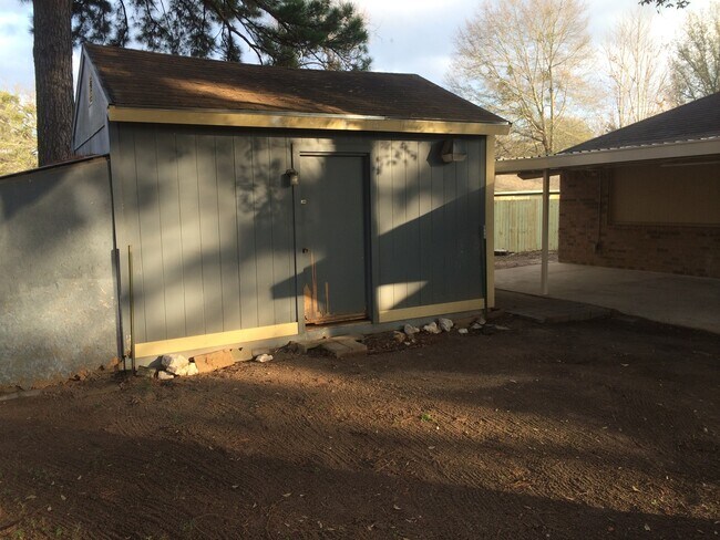 Building Photo - 10616 Debbie Ln